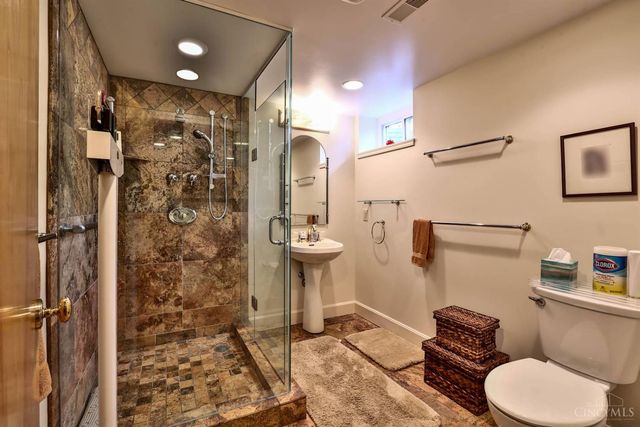 919 Oregon Trail, Wyoming, OH 45215