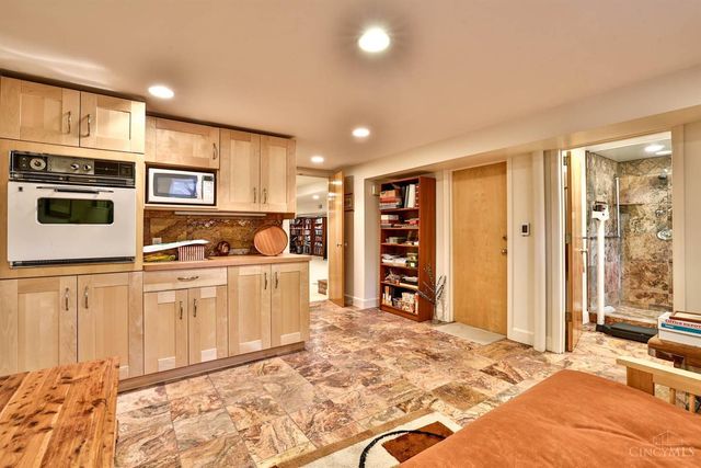 919 Oregon Trail, Wyoming, OH 45215