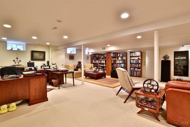 919 Oregon Trail, Wyoming, OH 45215