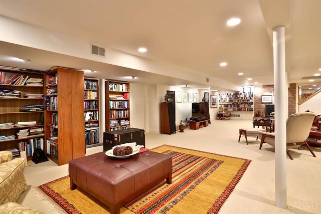 919 Oregon Trail, Wyoming, OH 45215