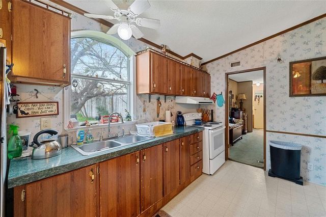 566 N State Highway 95, Bastrop, TX 78602