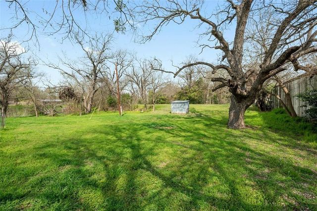 566 N State Highway 95, Bastrop, TX 78602