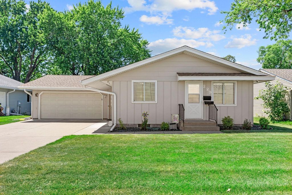 229 8th Avenue SE, Osseo, MN 55369