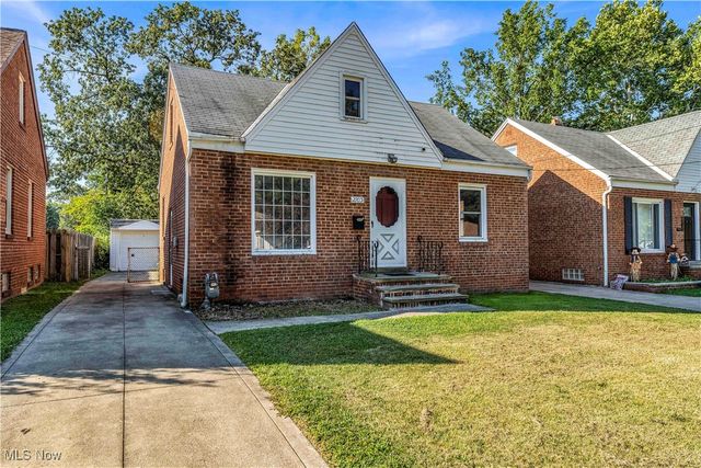 2703 Hearthstone Road, Parma, OH 44134