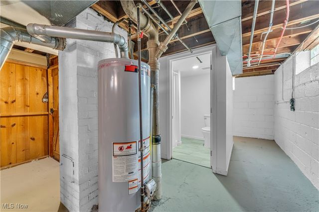 2703 Hearthstone Road, Parma, OH 44134