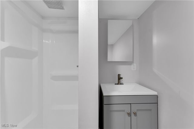 2703 Hearthstone Road, Parma, OH 44134