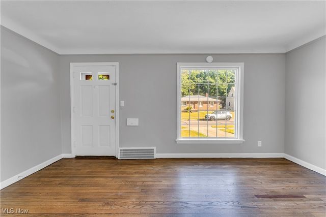 2703 Hearthstone Road, Parma, OH 44134