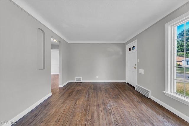 2703 Hearthstone Road, Parma, OH 44134