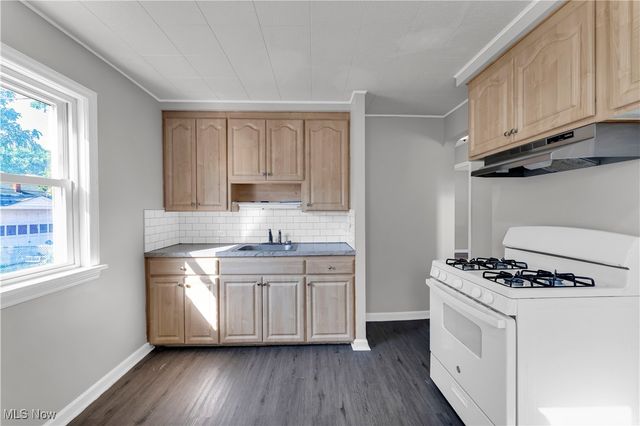 2703 Hearthstone Road, Parma, OH 44134