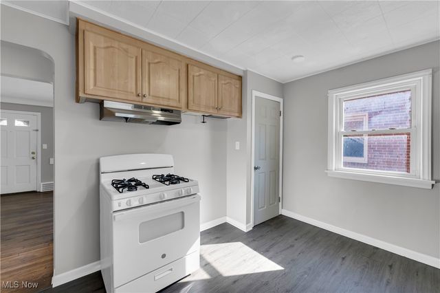 2703 Hearthstone Road, Parma, OH 44134