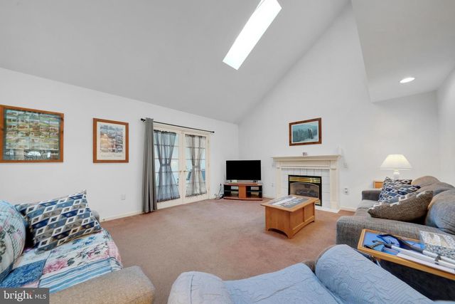 137 S RONKS RD, Ronks, PA 17572