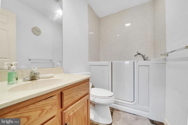 137 S RONKS RD, Ronks, PA 17572