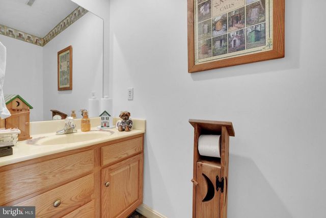 137 S RONKS RD, Ronks, PA 17572