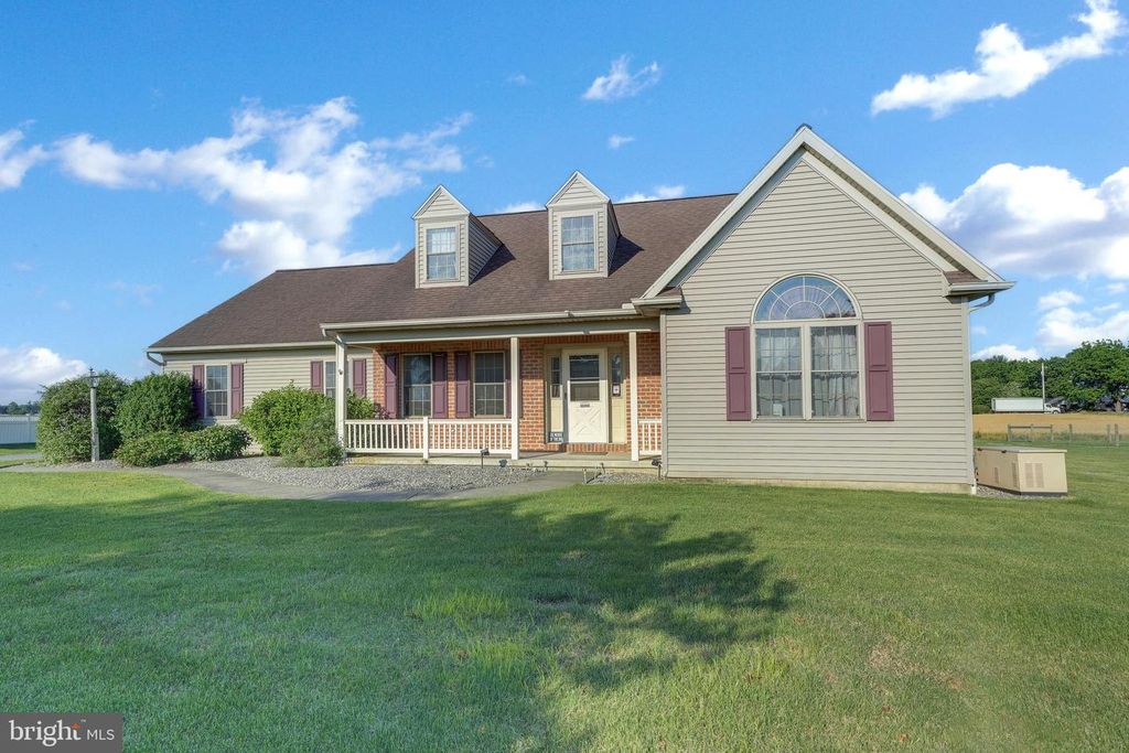 137 S RONKS RD, Ronks, PA 17572