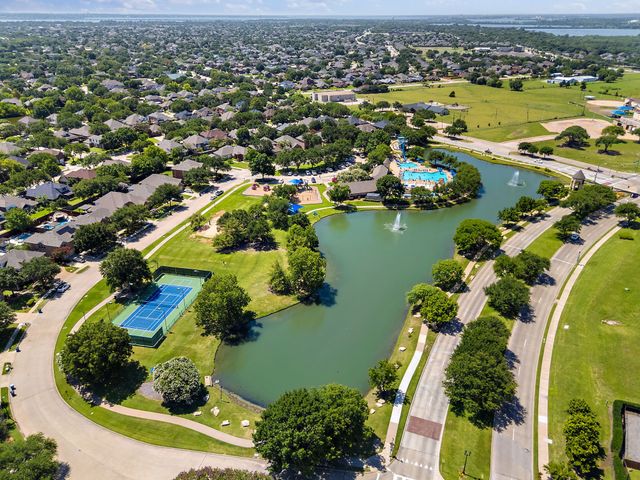 10005 Fairway Vista Drive, Rowlett, TX 75089