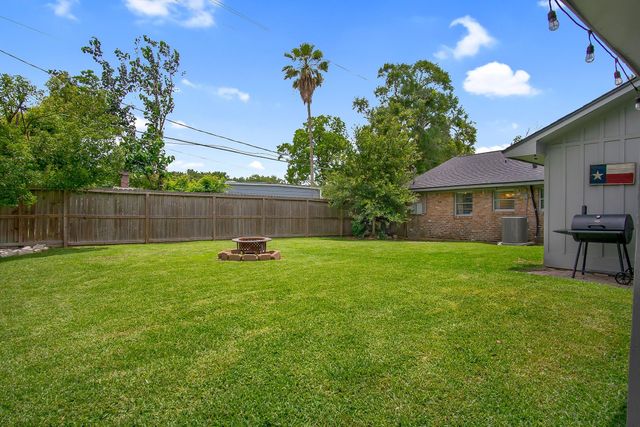10307 Catlett Lane, La Porte, TX 77571