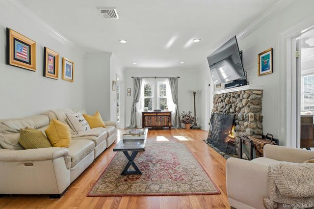 91 Bar Beach Road, Port Washington, NY 11050