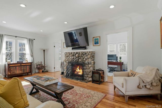 91 Bar Beach Road, Port Washington, NY 11050