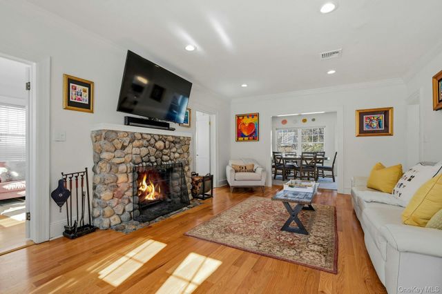 91 Bar Beach Road, Port Washington, NY 11050