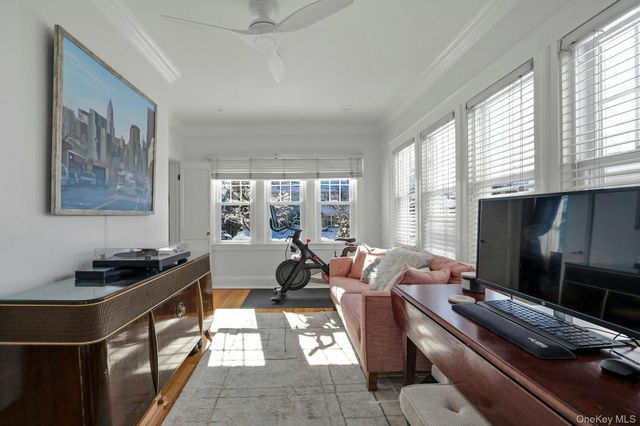 91 Bar Beach Road, Port Washington, NY 11050