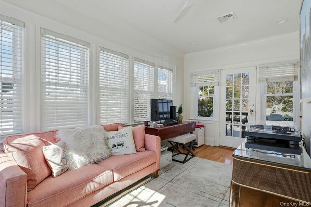 91 Bar Beach Road, Port Washington, NY 11050