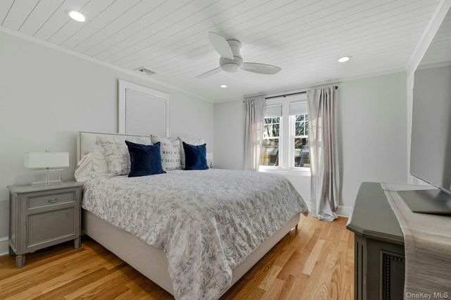 91 Bar Beach Road, Port Washington, NY 11050