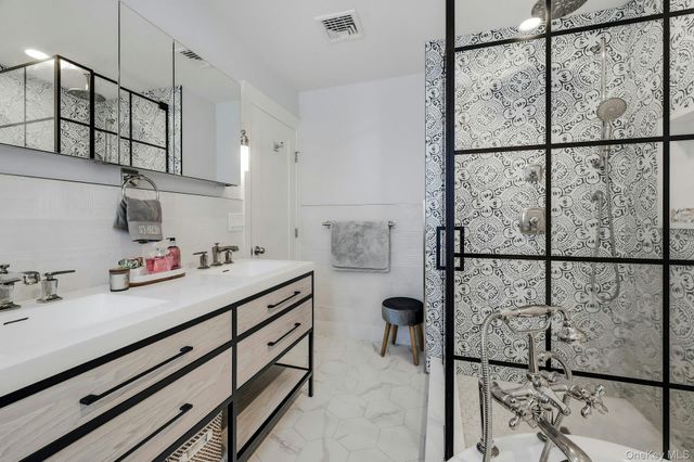 91 Bar Beach Road, Port Washington, NY 11050