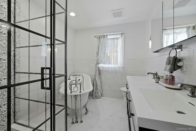 91 Bar Beach Road, Port Washington, NY 11050