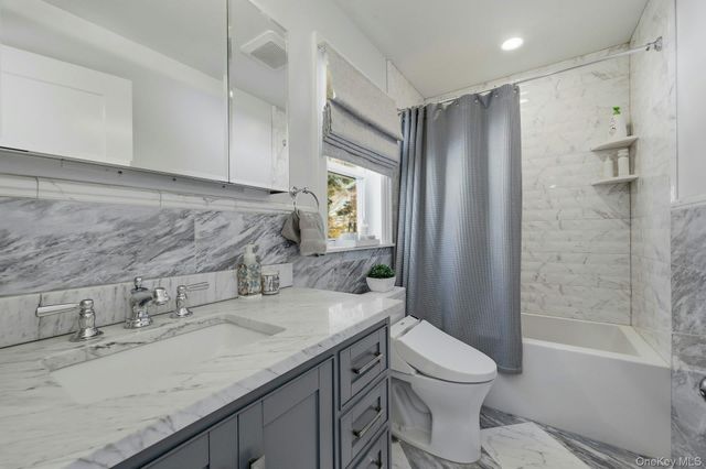 91 Bar Beach Road, Port Washington, NY 11050