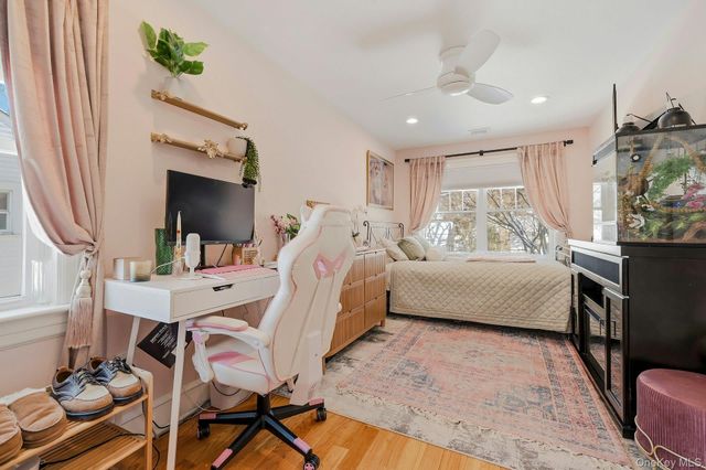 91 Bar Beach Road, Port Washington, NY 11050