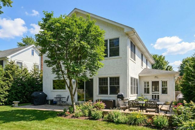 91 Bar Beach Road, Port Washington, NY 11050