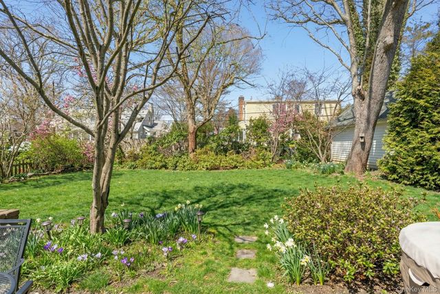 91 Bar Beach Road, Port Washington, NY 11050