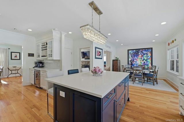 91 Bar Beach Road, Port Washington, NY 11050