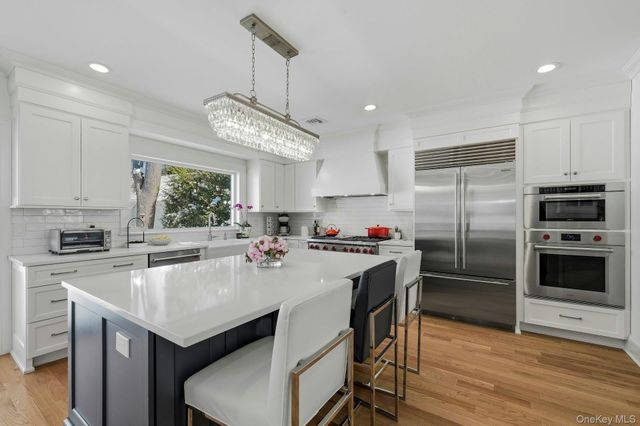 91 Bar Beach Road, Port Washington, NY 11050