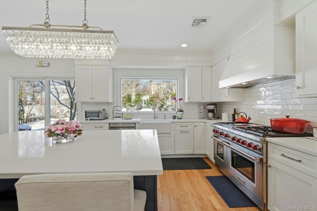 91 Bar Beach Road, Port Washington, NY 11050