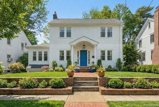 91 Bar Beach Road, Port Washington, NY 11050