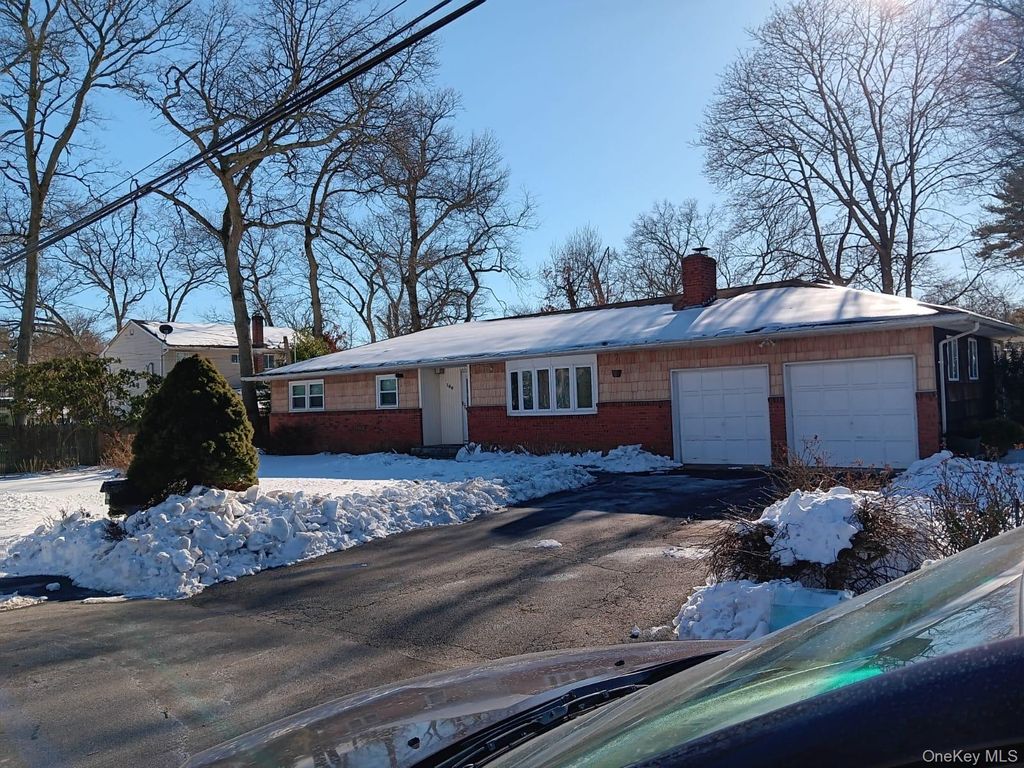 150 Albany Avenue, West Babylon, NY 11704