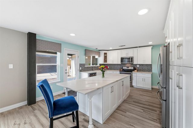 3800 Bayshore Drive, Arlington, TX 76016