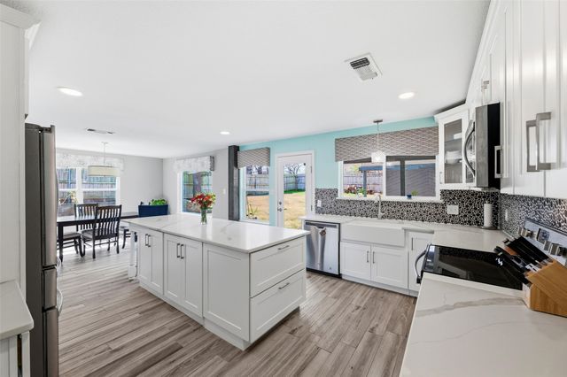 3800 Bayshore Drive, Arlington, TX 76016