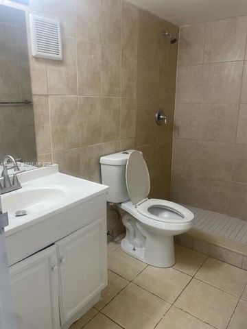 1752 NW 55th Ave 203, Lauderhill, FL 33313