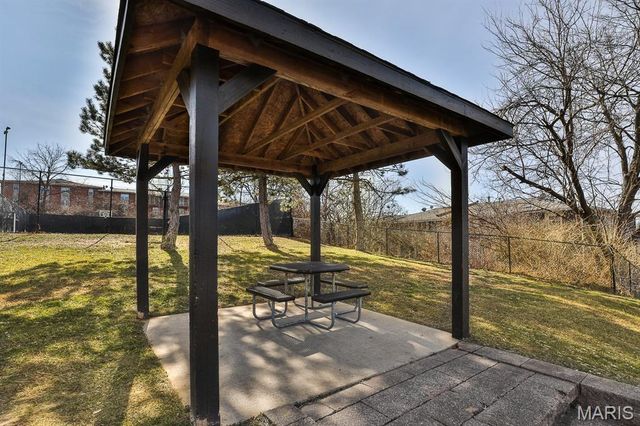 10379 Forest Brook Lane G, St Louis, MO 63146