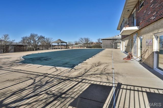 10379 Forest Brook Lane G, St Louis, MO 63146