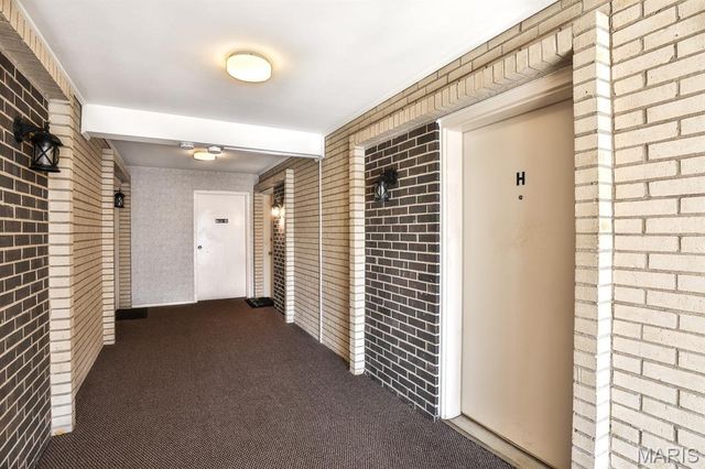 10379 Forest Brook Lane G, St Louis, MO 63146