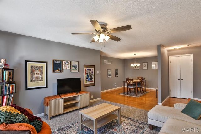 10379 Forest Brook Lane G, St Louis, MO 63146