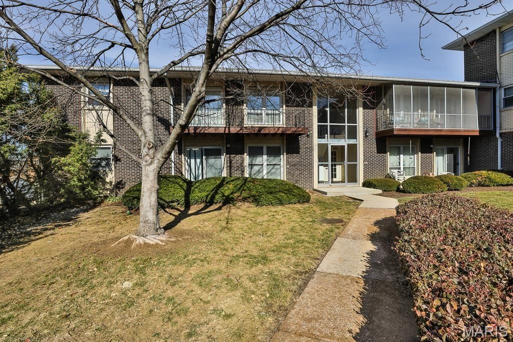 10379 Forest Brook Lane G, St Louis, MO 63146