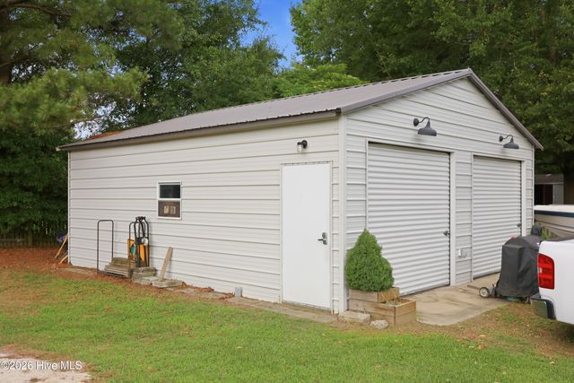 677 Davenport Farm Road, Winterville, NC 28590
