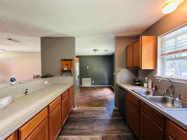 17001 Valley Lane, Conroe, TX 77306
