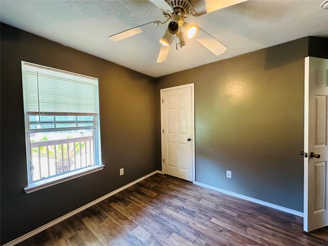 17001 Valley Lane, Conroe, TX 77306