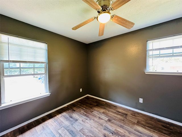 17001 Valley Lane, Conroe, TX 77306