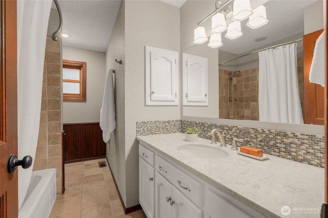 21016 NE 36th Street, Sammamish, WA 98074